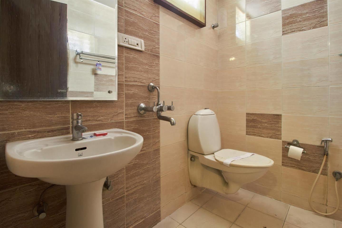 Fabhotel Royal Residency II - Nr Lakdikapul Metro Station Hyderabad Exteriör bild