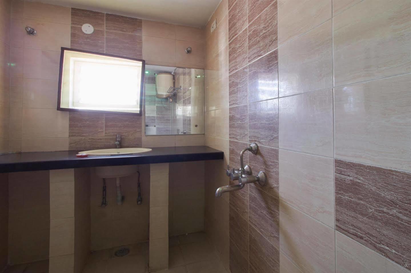 Fabhotel Royal Residency II - Nr Lakdikapul Metro Station Hyderabad Exteriör bild